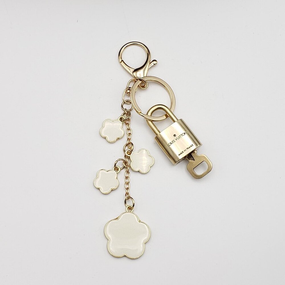 Louis Vuitton Gold Lock & Key 🔑 Authentic LV Unbranded Flower Keychain Charm - Picture 4 of 16